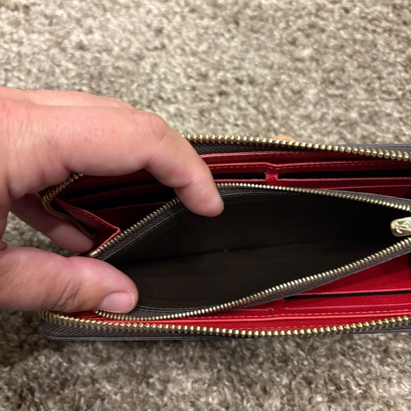 Authentic LV wallet - Picture 5 of 6